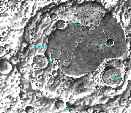 Particolare dei crateri concentrici che contengono misteriose formazioni esagonali