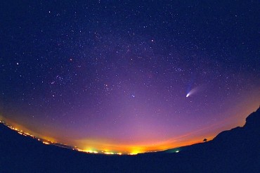 Cielo stellato con la cometa Hale-Bopp