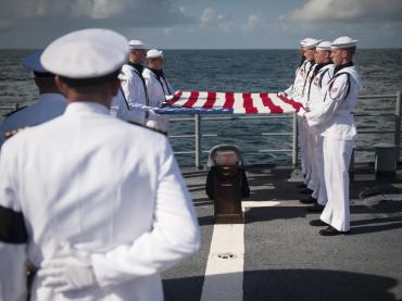 Cerimonia di sepoltura in mare di Neil Armstrong
